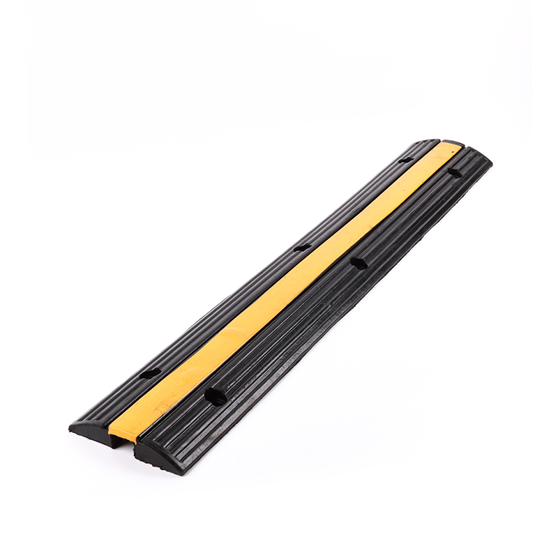 SH028 ゴム製ケーブルプロテクター